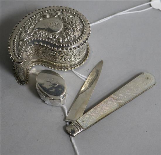 A George III small silver oval vinaigrette (a.f.), Birmingham 1799, maker IT and two other items,